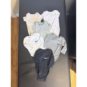 Nike baby short and long sleeve bodysuit bundle size Newborn